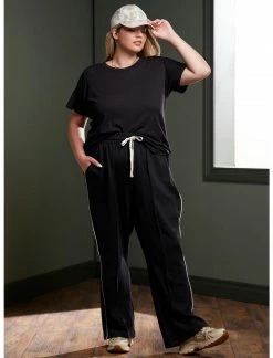 HUNIVERS Her Universe Black Crewneck Favorite T-Shirt Plus Size -Her Universe shop unnamed file 847